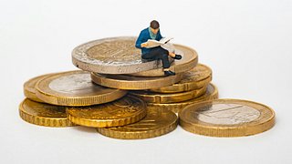 Do Rich Parents Owe Their Kids Money?
